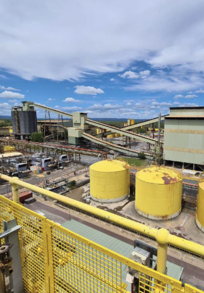 General mining scene reflecting operational capability and safety.